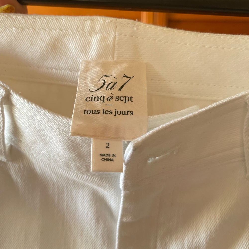 Cinq à Sept Split Hem Flare Jeans. Size 2 Women 
#199 - Picture 9 of 10
